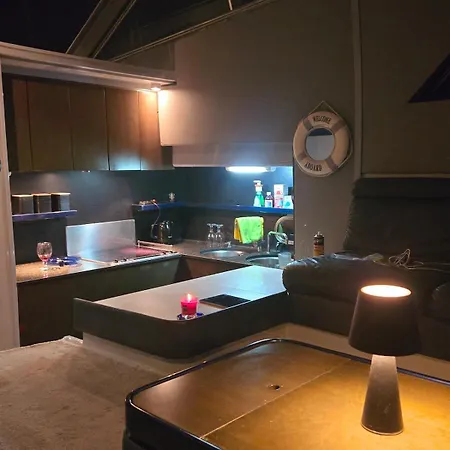 Moonlight Lady, Our Secret On The Med! Ботель