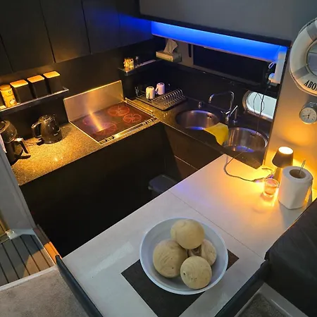 船屋 Moonlight Lady, Our Secret On The Med!