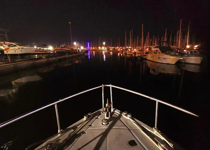 Moonlight Lady, Our Secret On The Med! 船屋 *