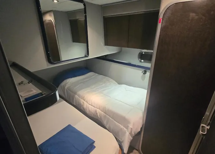 Moonlight Lady, Our Secret On The Med! 船屋