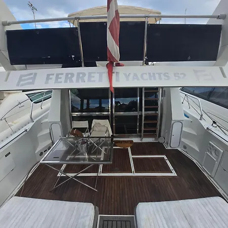 Ботель Moonlight Lady, Our Secret On The Med!