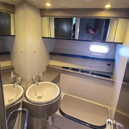 Bateau-hôtel Moonlight Lady, Our Secret On The Med!