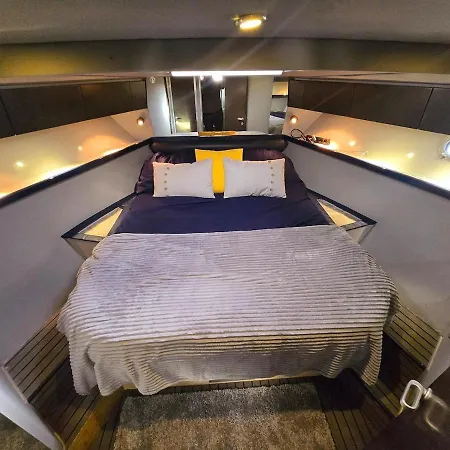 Bateau-hôtel Moonlight Lady, Our Secret On The Med!