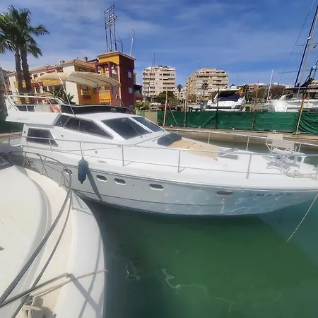 Bateau-hôtel Moonlight Lady, Our Secret On The Med! *
