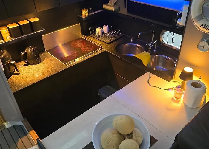 Ботель Moonlight Lady, Our Secret On The Med!