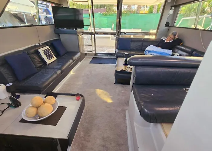 Moonlight Lady, Our Secret On The Med! Ботель Торевьиа